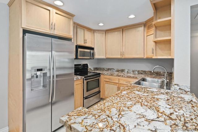 5704 Baltimore Dr 320, La Mesa, CA 91942