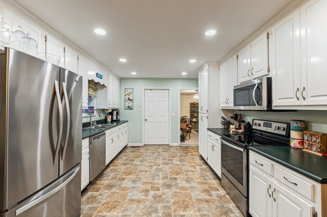 1746 Rainbow Circle NE, Dalton, GA 30721