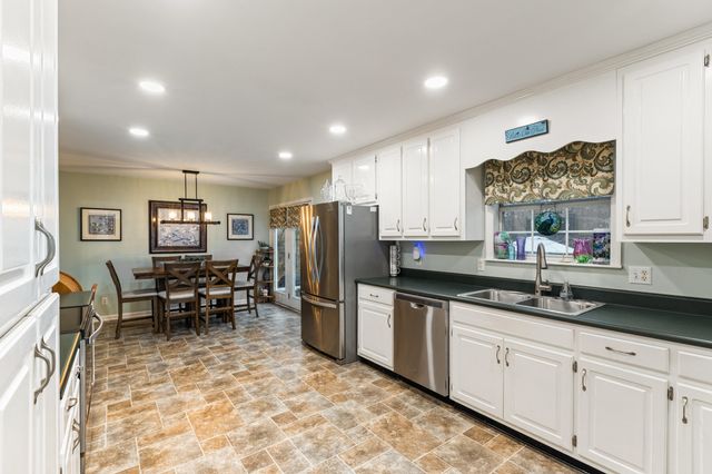 1746 Rainbow Circle NE, Dalton, GA 30721