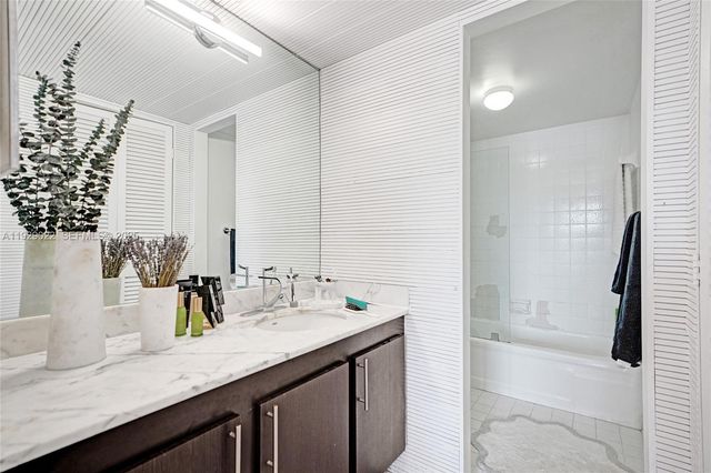 600 NE 36th St 218, Miami, FL 33137