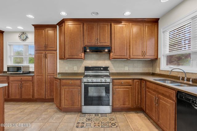 10 Daum Road, Manalapan, NJ 07726