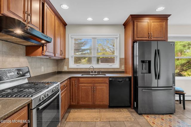 10 Daum Road, Manalapan, NJ 07726