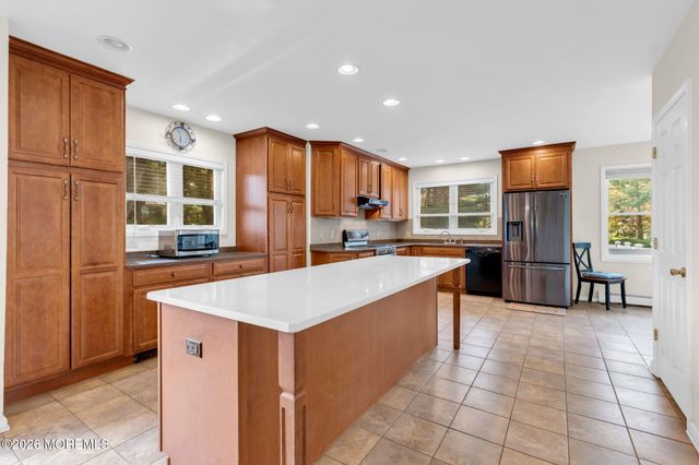 10 Daum Road, Manalapan, NJ 07726