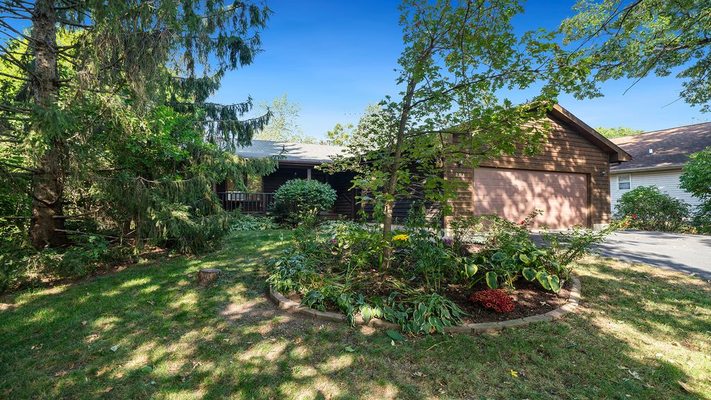 204 SE King Henry Road, Poplar Grove, IL 61065