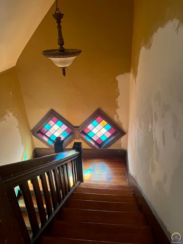 915 SW Munson AVE, Topeka, KS 66604