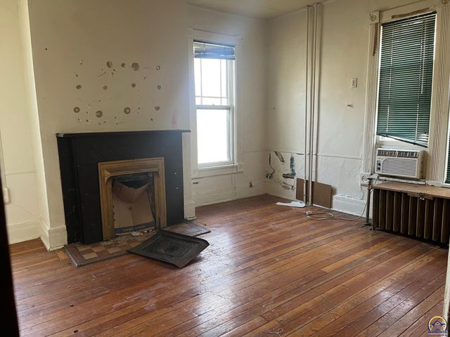 915 SW Munson AVE, Topeka, KS 66604