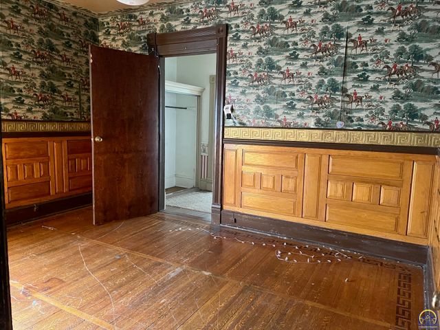 915 SW Munson AVE, Topeka, KS 66604