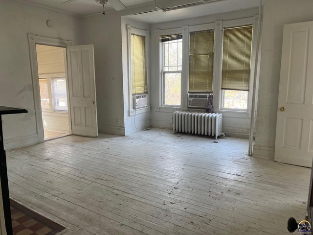 915 SW Munson AVE, Topeka, KS 66604