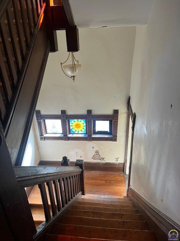 915 SW Munson AVE, Topeka, KS 66604