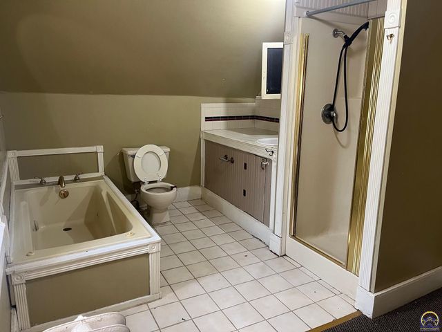 915 SW Munson AVE, Topeka, KS 66604