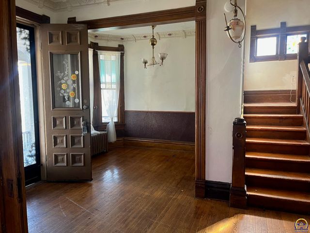 915 SW Munson AVE, Topeka, KS 66604