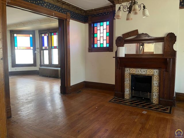 915 SW Munson AVE, Topeka, KS 66604