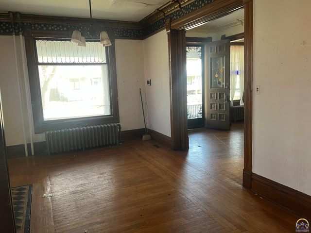 915 SW Munson AVE, Topeka, KS 66604