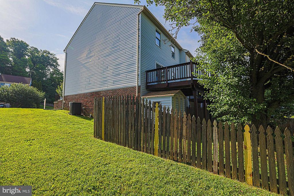 Image 4 of property listing at 906 BUCKLAND PL, Bel Air, MD 21014