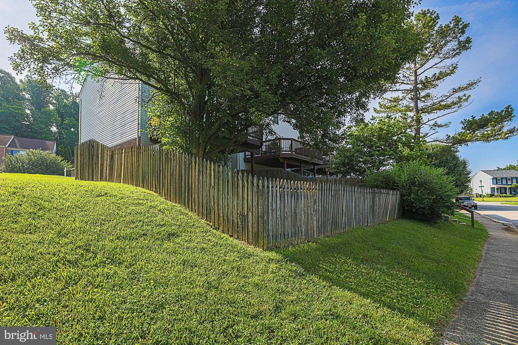 Image 5 of property listing at 906 BUCKLAND PL, Bel Air, MD 21014