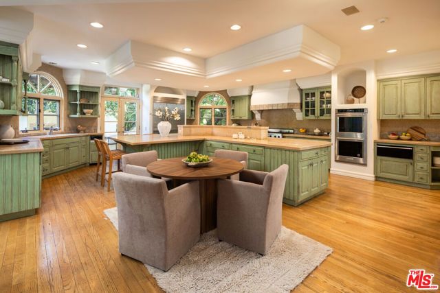 530 Moreno Avenue, Los Angeles, CA 90049