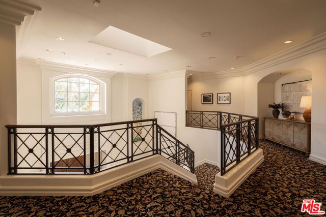 530 Moreno Avenue, Los Angeles, CA 90049