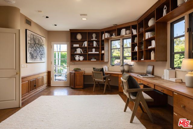 530 Moreno Avenue, Los Angeles, CA 90049