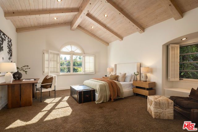 530 Moreno Avenue, Los Angeles, CA 90049