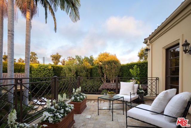 530 Moreno Avenue, Los Angeles, CA 90049