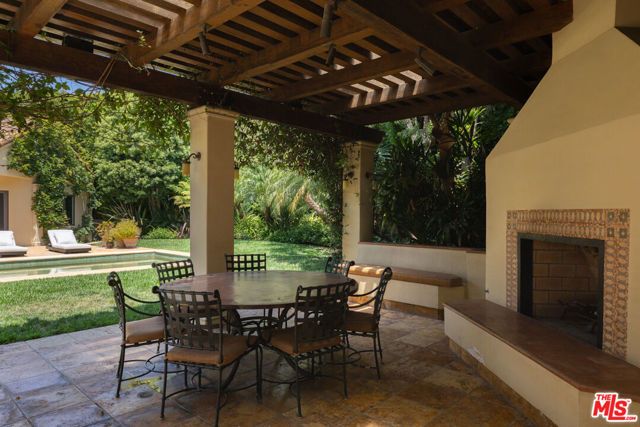 530 Moreno Avenue, Los Angeles, CA 90049
