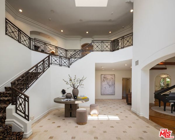 530 Moreno Avenue, Los Angeles, CA 90049