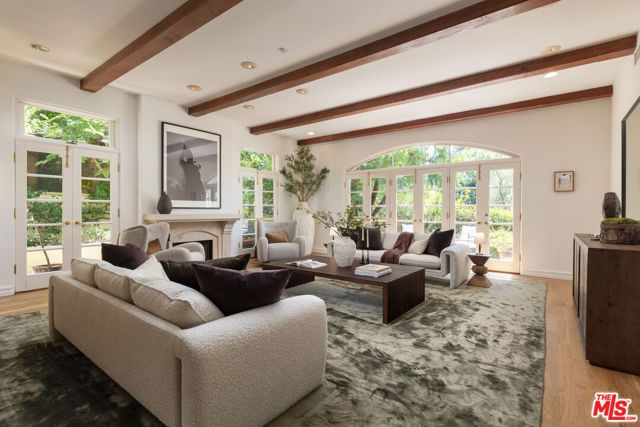 530 Moreno Avenue, Los Angeles, CA 90049