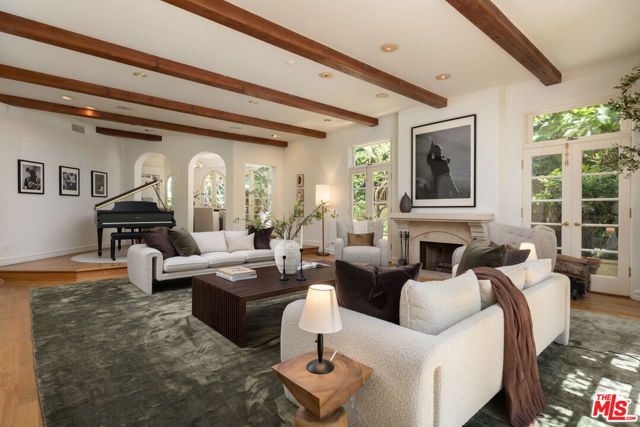530 Moreno Avenue, Los Angeles, CA 90049
