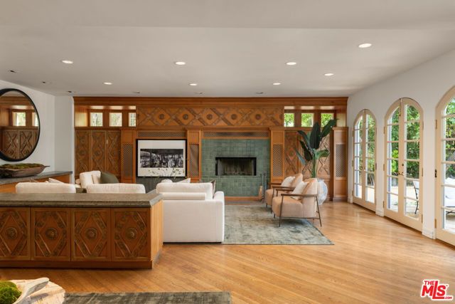 530 Moreno Avenue, Los Angeles, CA 90049