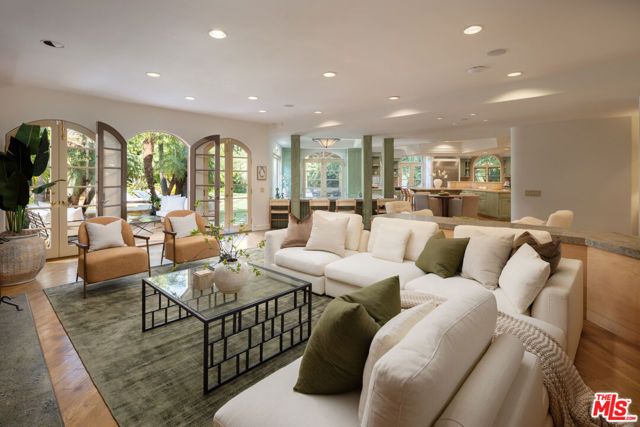 530 Moreno Avenue, Los Angeles, CA 90049