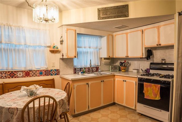 7713 39TH AVENUE N, St Petersburg, FL 33709