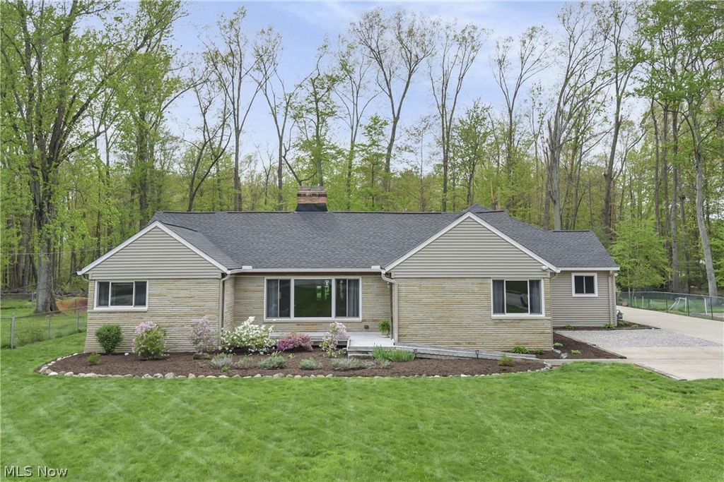 3596 Canterbury Road, Westlake, OH 44145