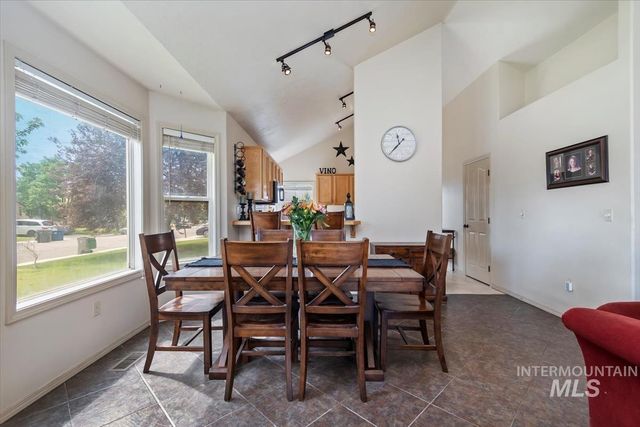 5887 S Tallowtree Way, Boise, ID 83716
