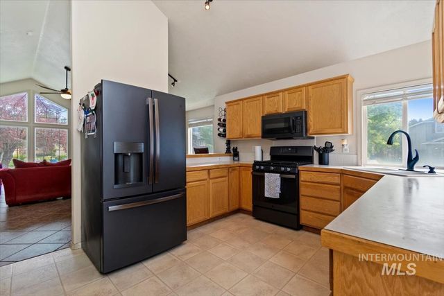 5887 S Tallowtree Way, Boise, ID 83716