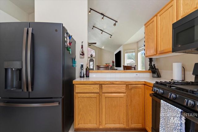 5887 S Tallowtree Way, Boise, ID 83716