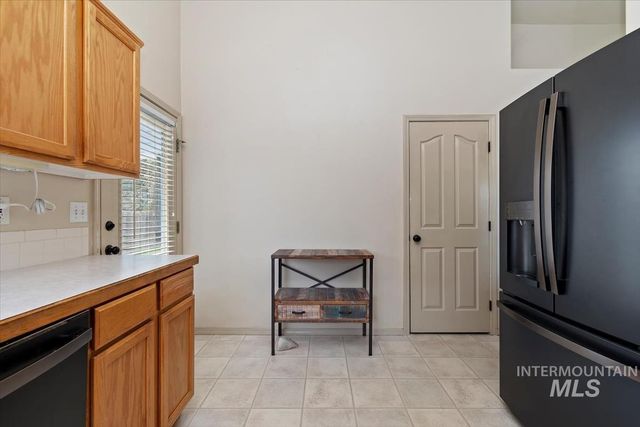 5887 S Tallowtree Way, Boise, ID 83716