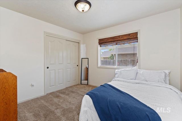 5887 S Tallowtree Way, Boise, ID 83716