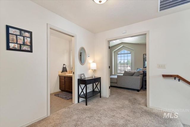 5887 S Tallowtree Way, Boise, ID 83716