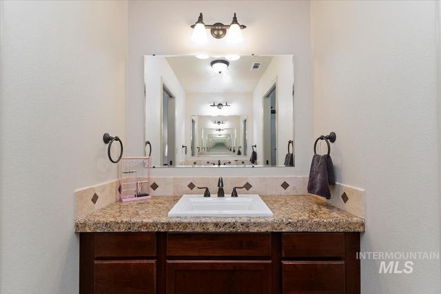 5887 S Tallowtree Way, Boise, ID 83716