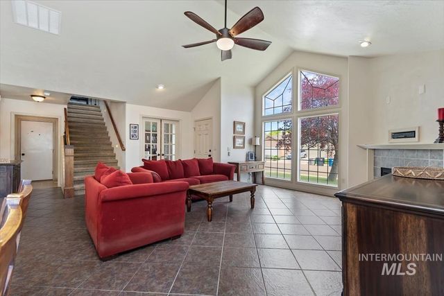 5887 S Tallowtree Way, Boise, ID 83716