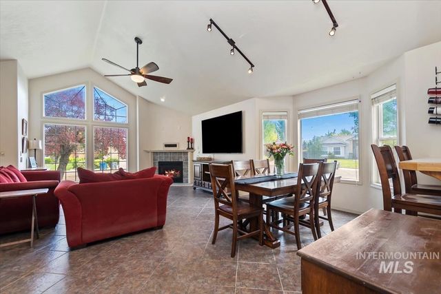 5887 S Tallowtree Way, Boise, ID 83716