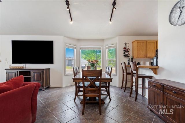 5887 S Tallowtree Way, Boise, ID 83716