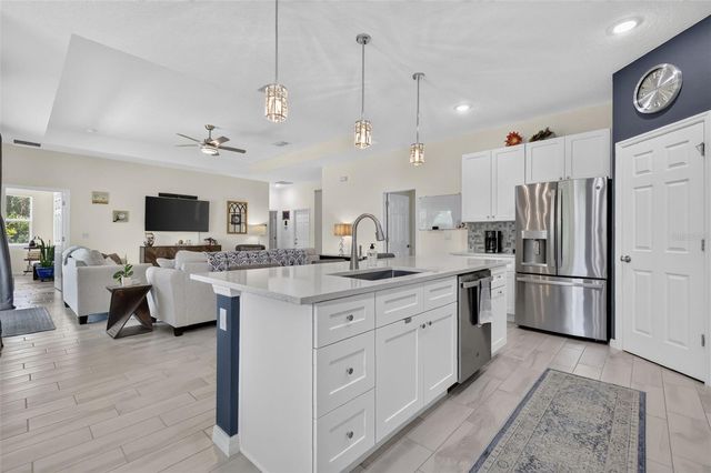 30658 EAST BLUEBELL AVE, Eustis, FL 32736