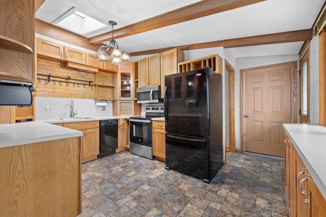 138 28TH ST SW, Minot, ND 58701