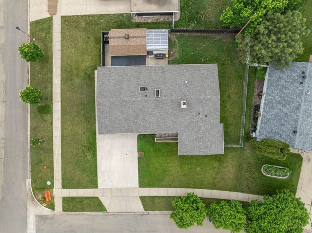 138 28TH ST SW, Minot, ND 58701
