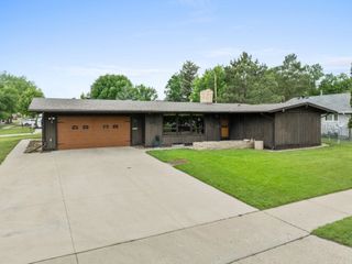 138 28TH ST SW, Minot, ND 58701
