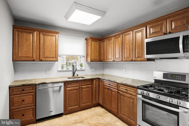 17 BETTLEWOOD RD, Marlton, NJ 08053