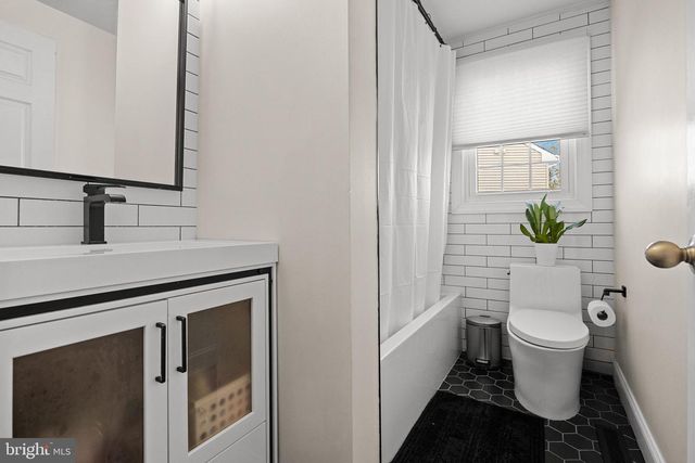 17 BETTLEWOOD RD, Marlton, NJ 08053