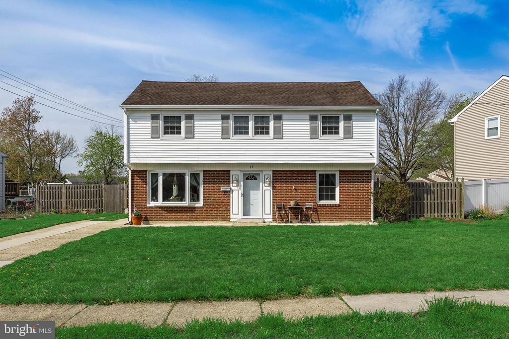 17 BETTLEWOOD RD, Marlton, NJ 08053