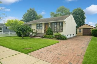 709 Seabury Avenue, Franklin Square, NY 11010